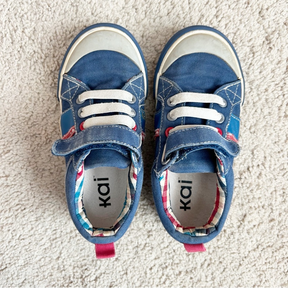 See Kai Run Canvas Sneakers (size 10.5 kids)